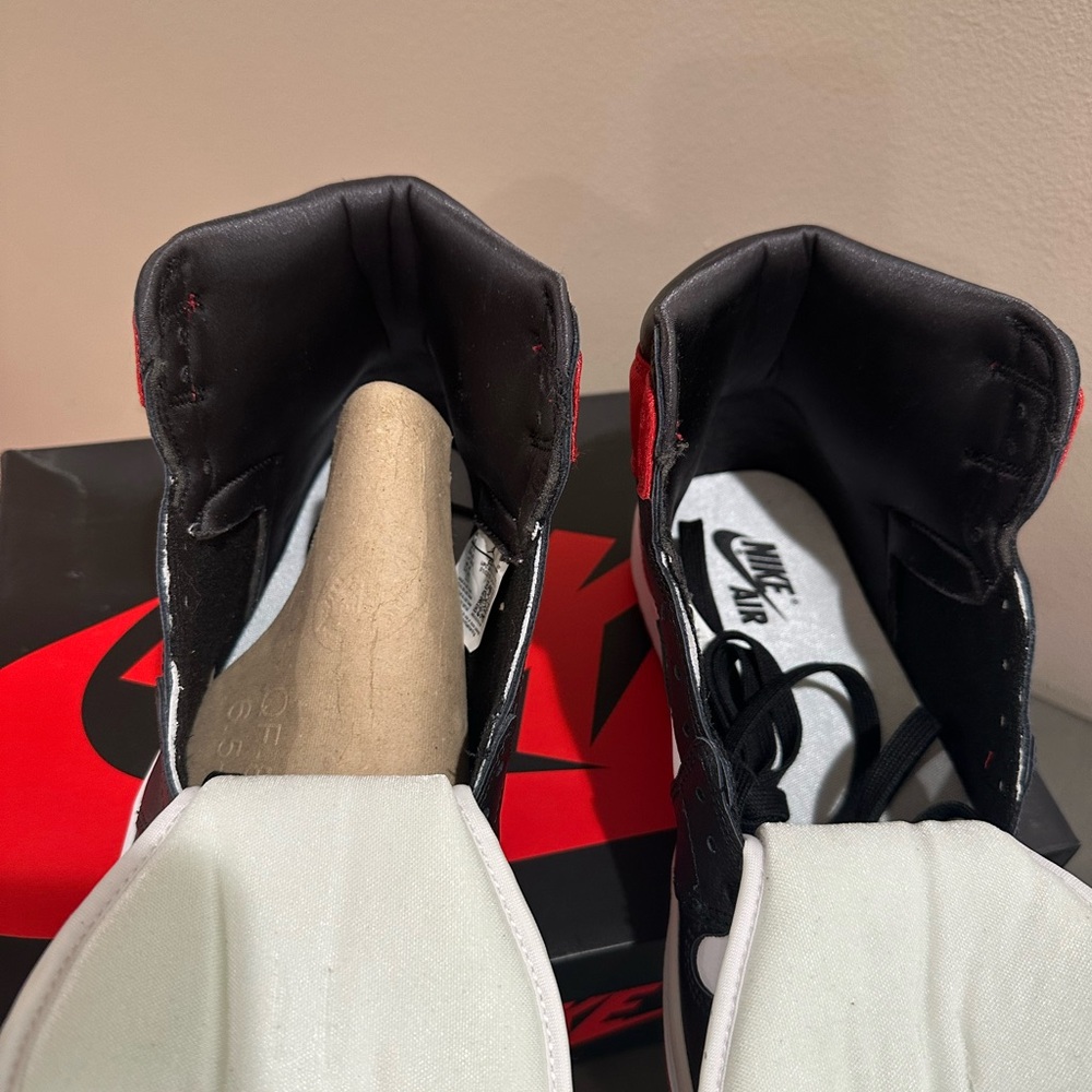 Air Jordan 1 Retro High 'Satin Black Toe' size 8.5w - Picture 6 of 9